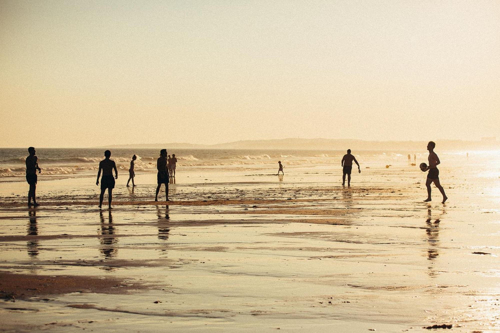 Domes Lake Algarve, Autograph Collection Vilamoura Zewnętrze zdjęcie Children playing football on the beach