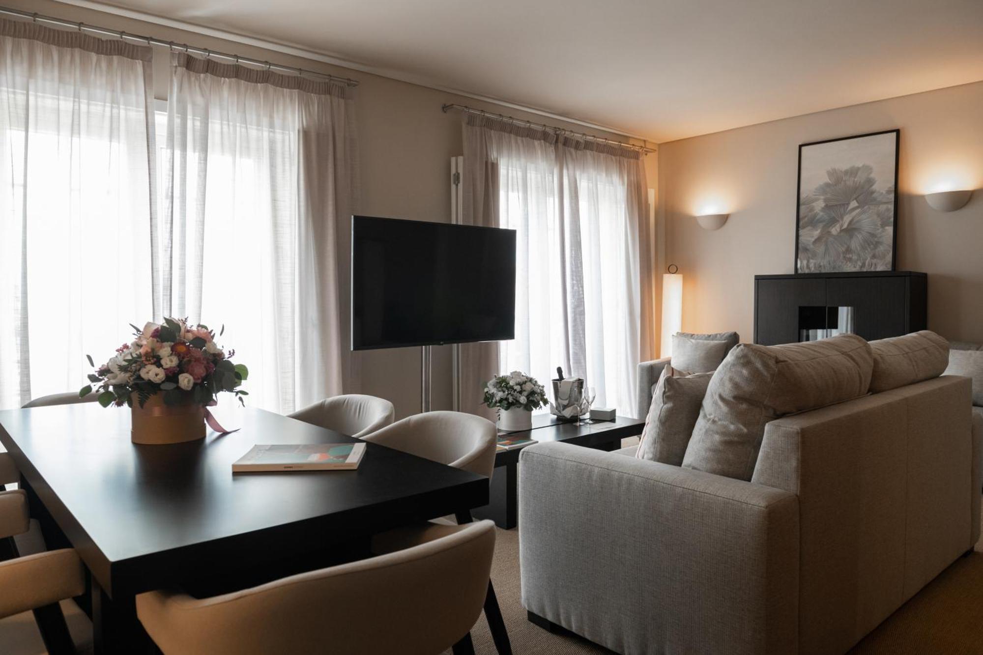 Domes Lake Algarve, Autograph Collection Vilamoura Zewnętrze zdjęcie A living room in a serviced apartment in Madrid, Spain