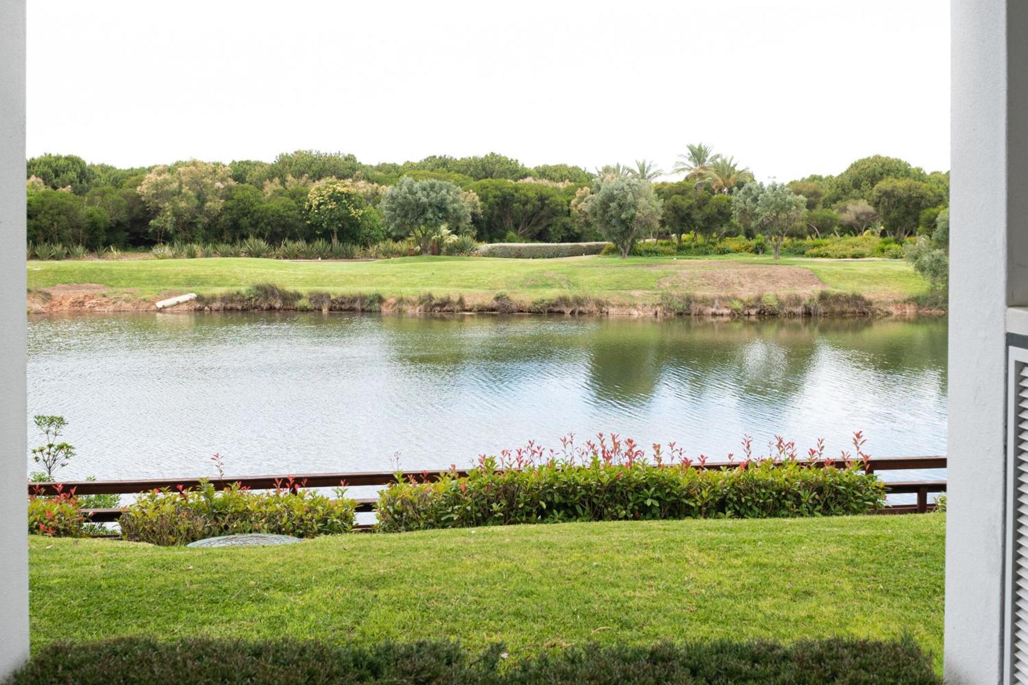 Domes Lake Algarve, Autograph Collection Vilamoura Zewnętrze zdjęcie The 18th hole at the 2007 PGA Championship